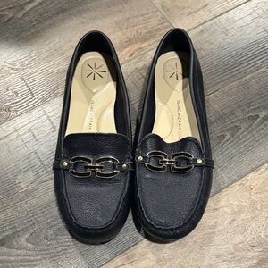 Isaac Mizrahi Women’s Sz 9 Medium Black Leather Loafers